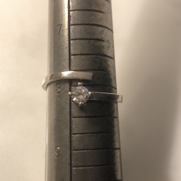 Cubic‎ zirconia & sterling silver prong set adjustable ring size 8 - Picture 5 of 5